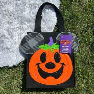 Disney Parks Mickey Jack-o'-Lantern Black Felt Light-Up Halloween Candy Bag NEW